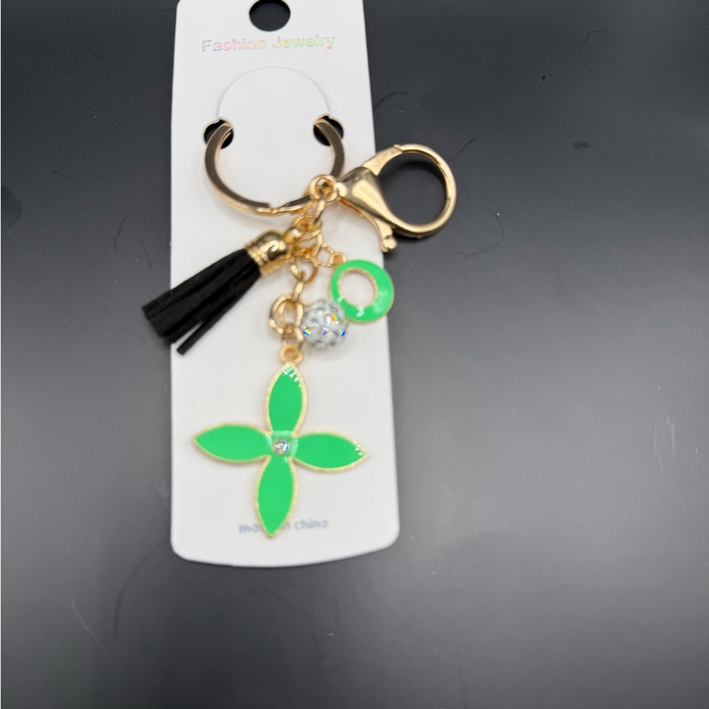 Fashion Jewelry Green Flower Tassel Keychain with Gold Hardware